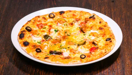 タコと夏野菜のマリナーラピザ