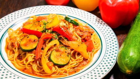 夏野菜とベーコンのトマトカレー(アンチョビ風味・辛口)